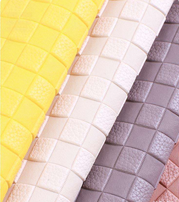 Экологически чистая ПВХ-кожа с возможностью индивидуального заказа – плетеные и клетчатые узоры.