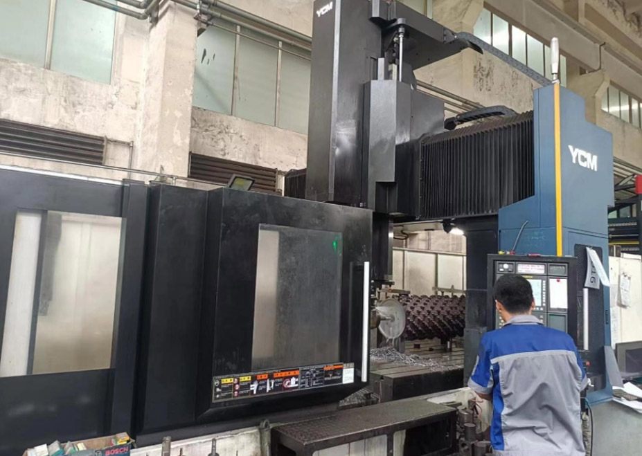 TAIWAN YCM CNC обрабатывающий центр Полуавтоматическая боковая расточная головка