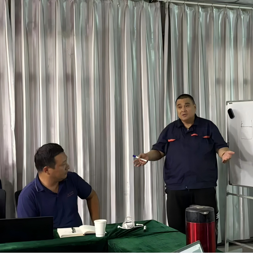 Использование опыта экспертов для содействия технологическим инновациям и совершенствованию индукционных печей компании «Хэнлилай»