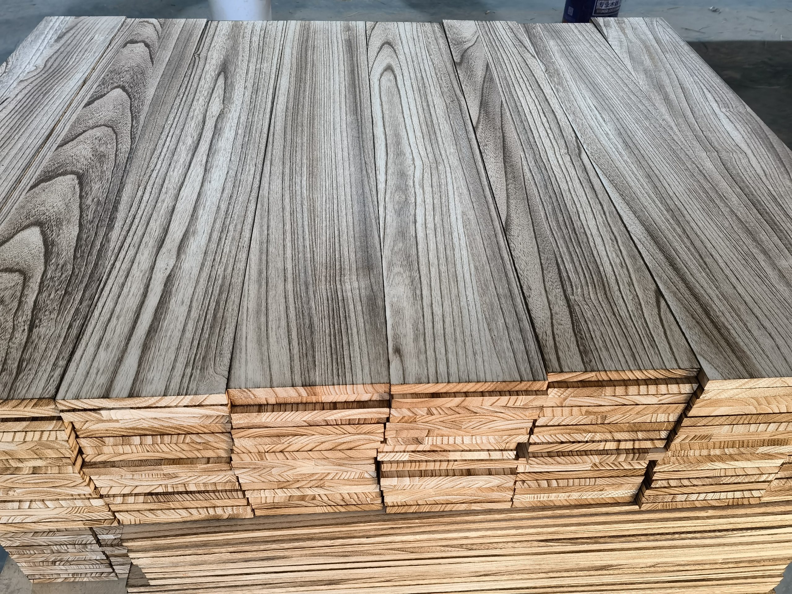 Массивные доски в ретро-цветах