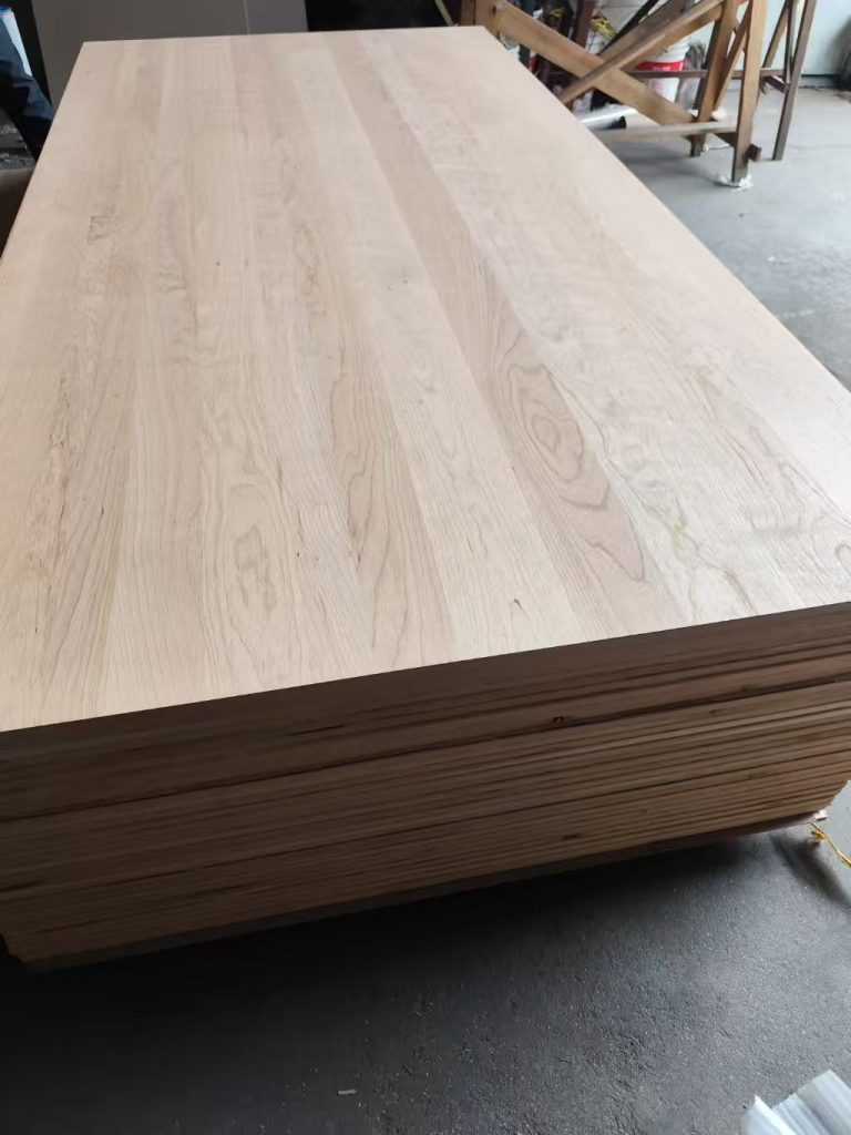 Североамериканское вишневое дерево из трех слое...