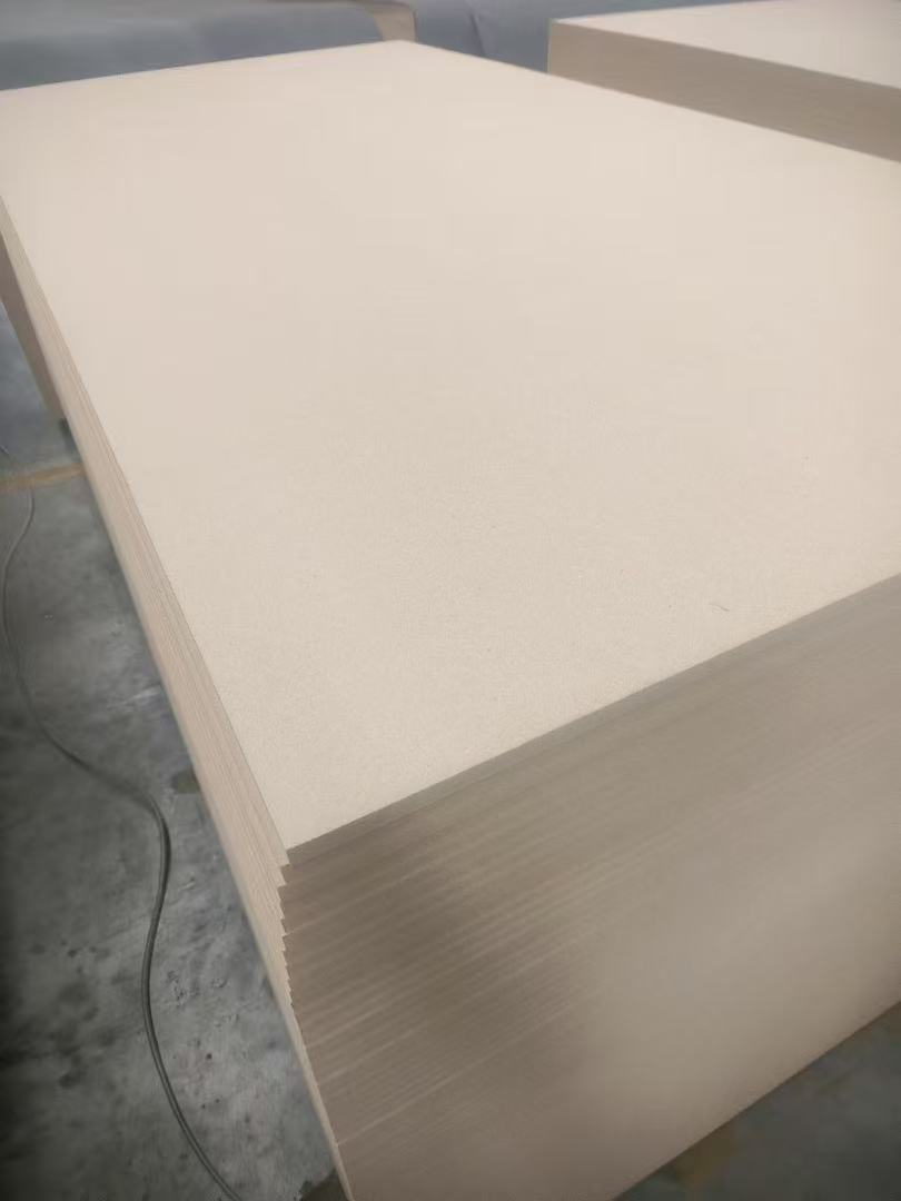 Многопрофильная плотная пластина, сжатая пластиной, обладает высокой плотностью обработки волокон в перегородке