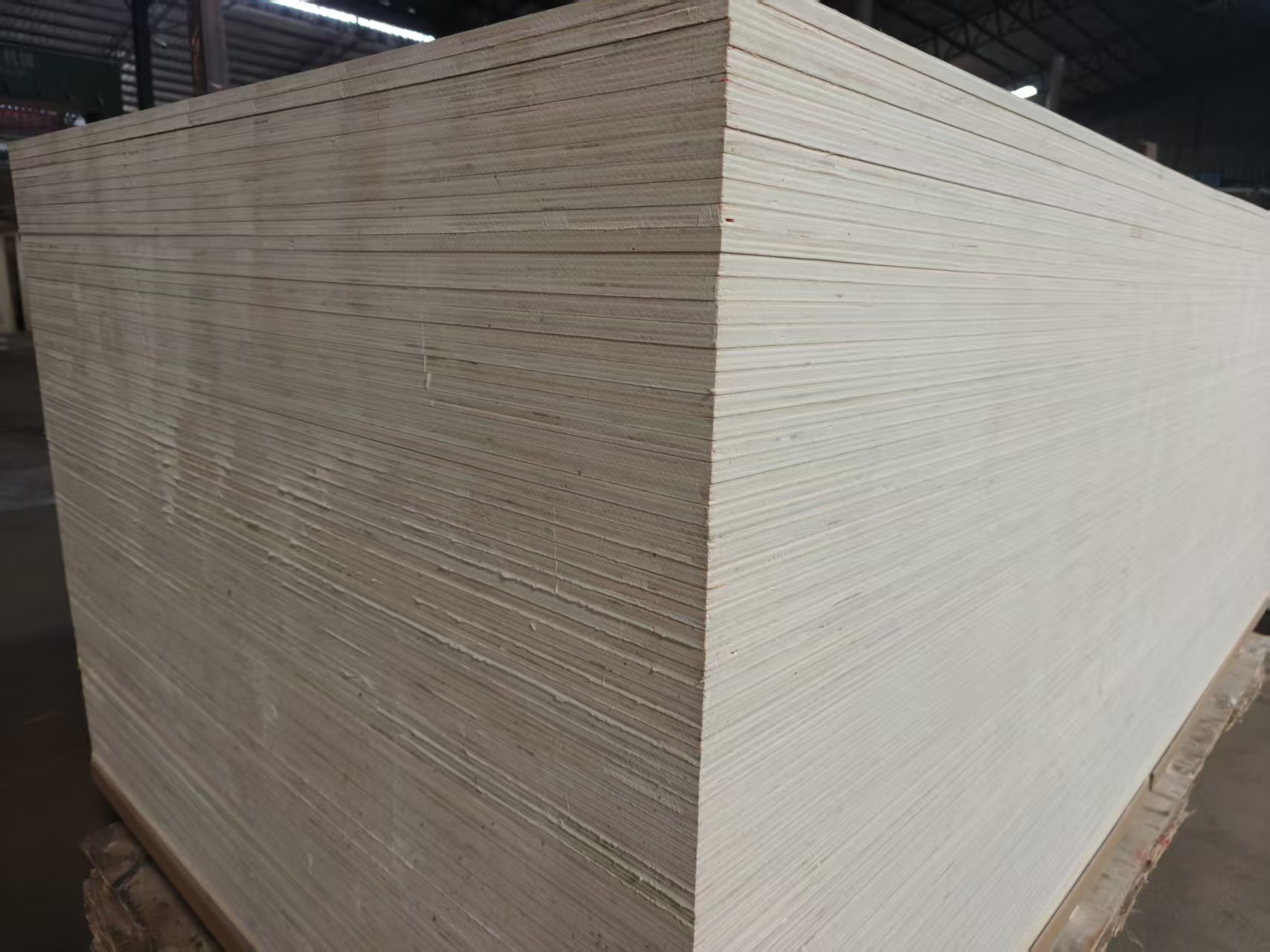 Высокое качество современных березовых фанер различной толщины