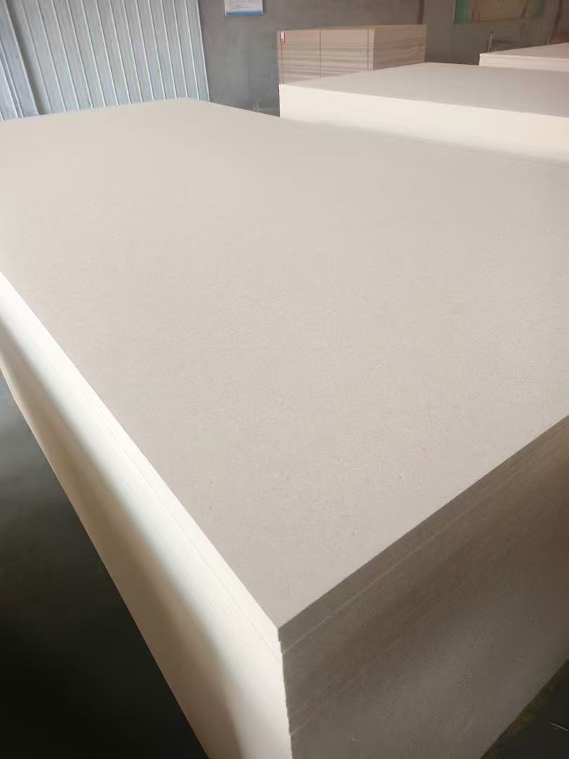 Многопрофильная плотная пластина, сжатая пластиной, обладает высокой плотностью обработки волокон в перегородке