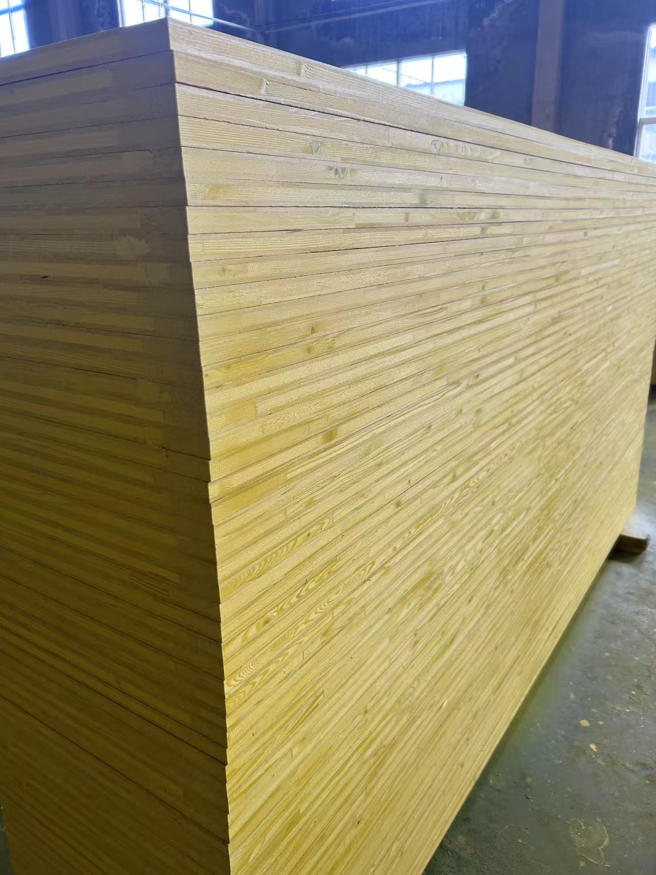 Заводские цены специально сконструировали желтую сосновую пластину
