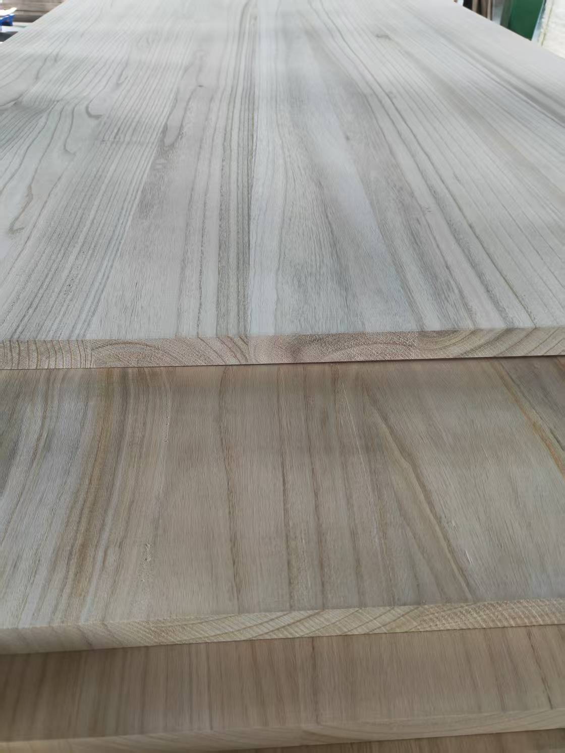 Специализируется на производстве многоэтажных танговых плит