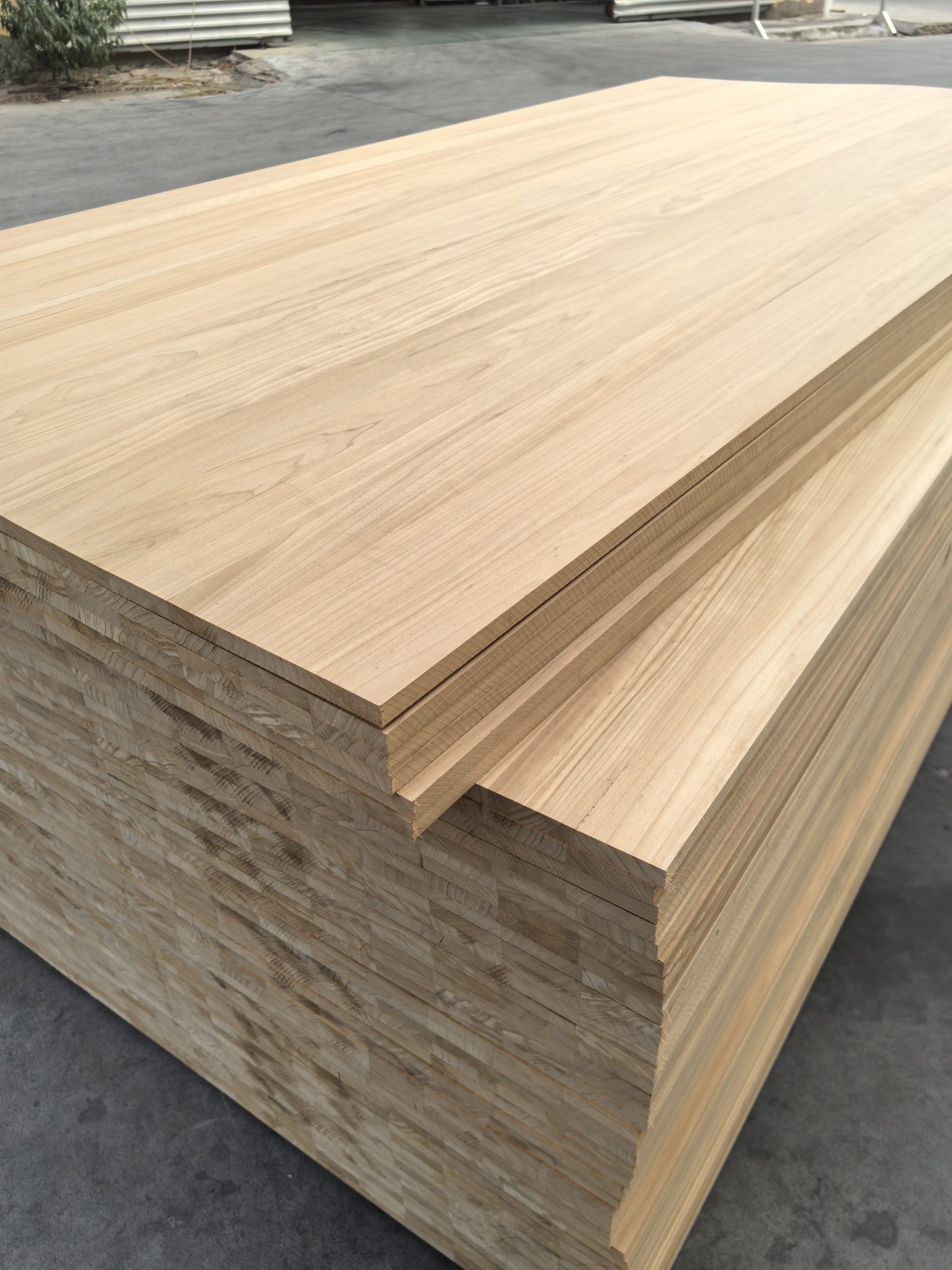 Высококачественный карбид тополя стал предпочтительным материалом для изготовления мебели, отделки и наружного применения