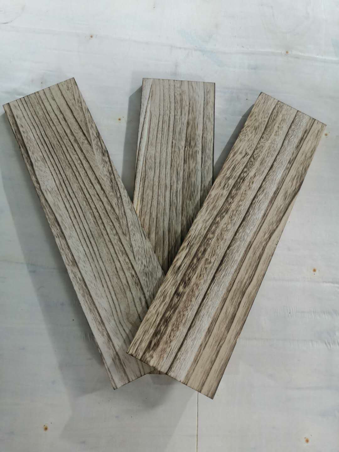 Массивные доски в ретро-цветах