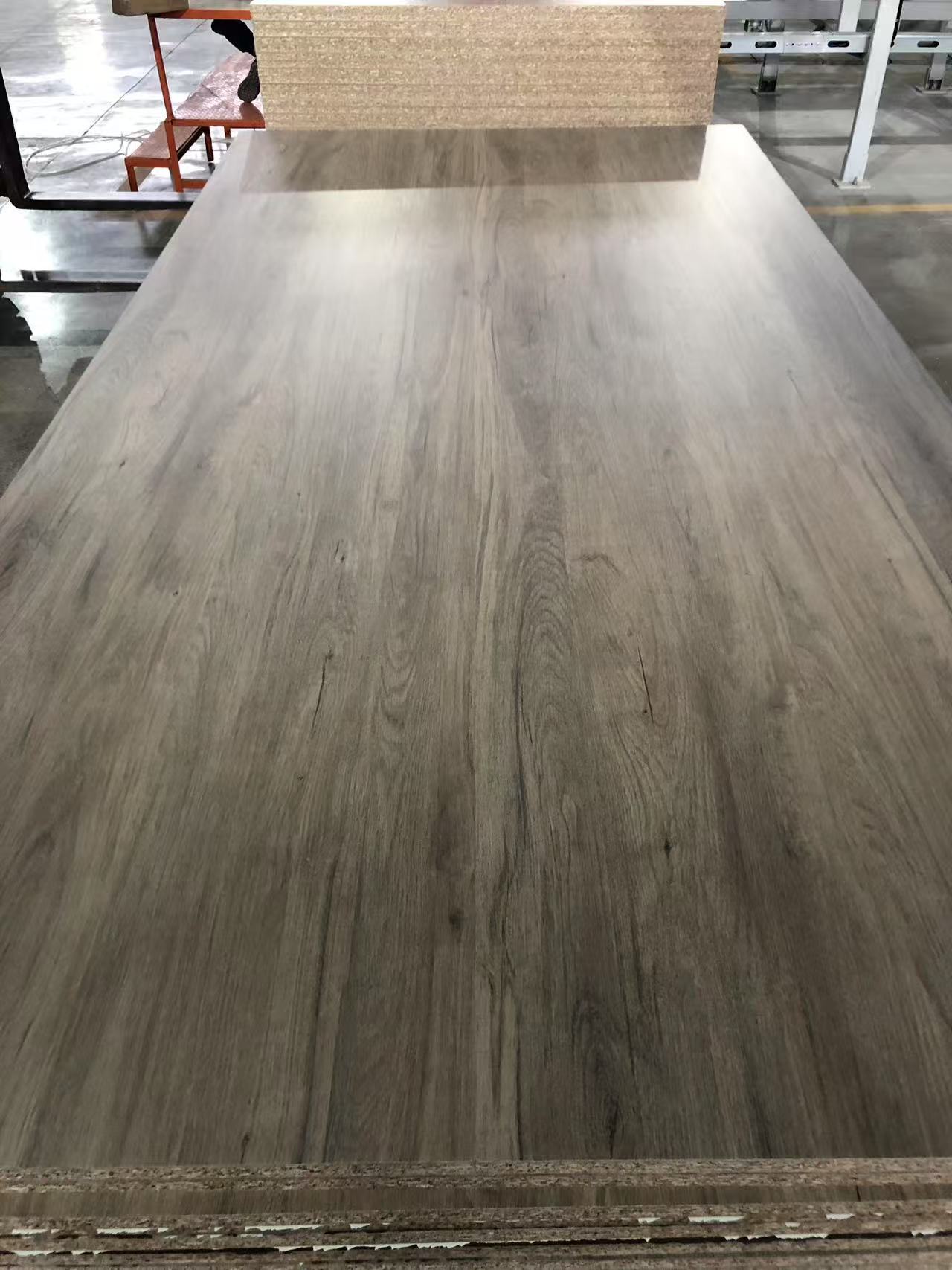 Выбор высококачественных листов из плотного листа в облицовке меламина