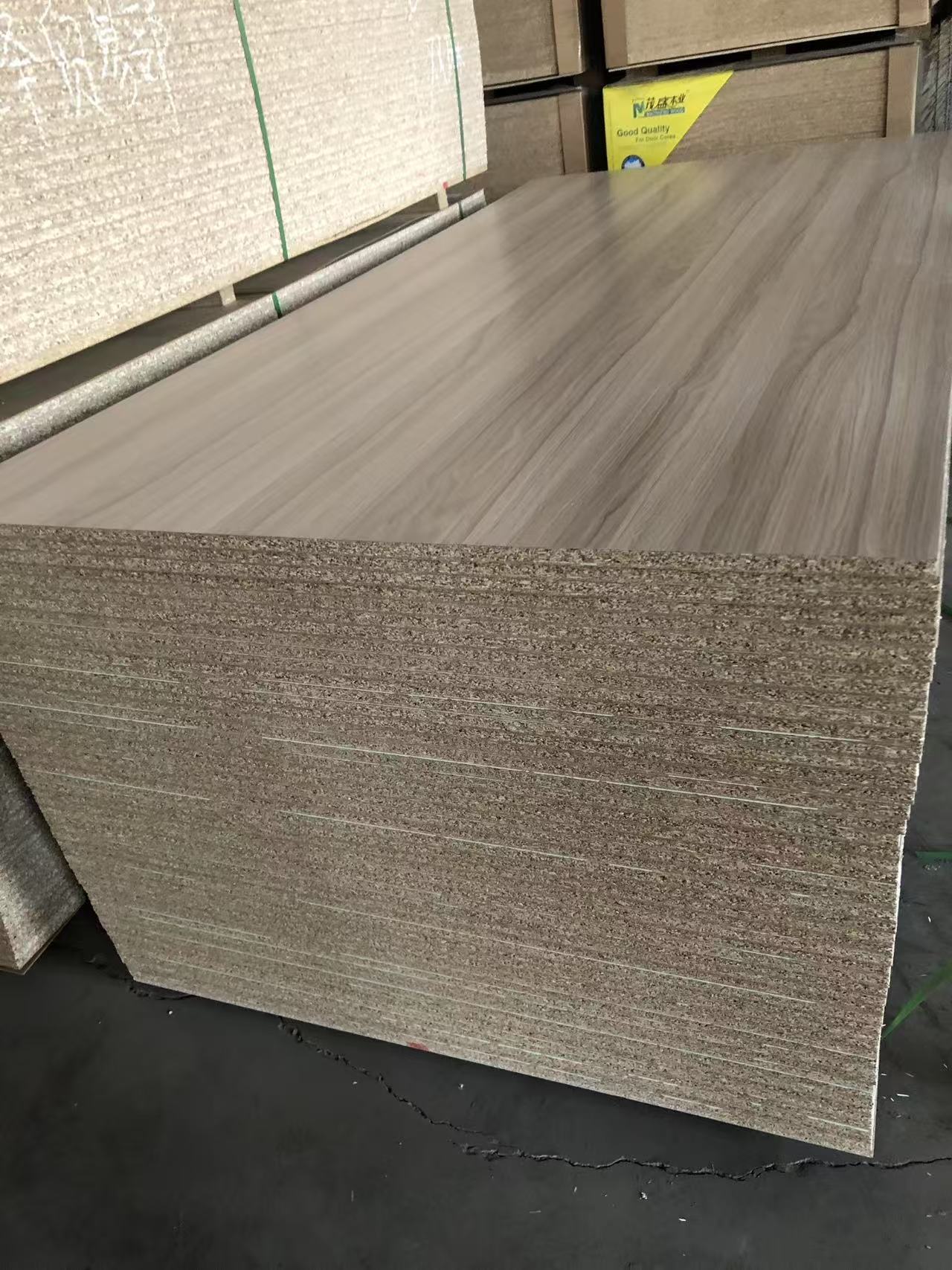 Выбор высококачественных листов из плотного листа в облицовке меламина