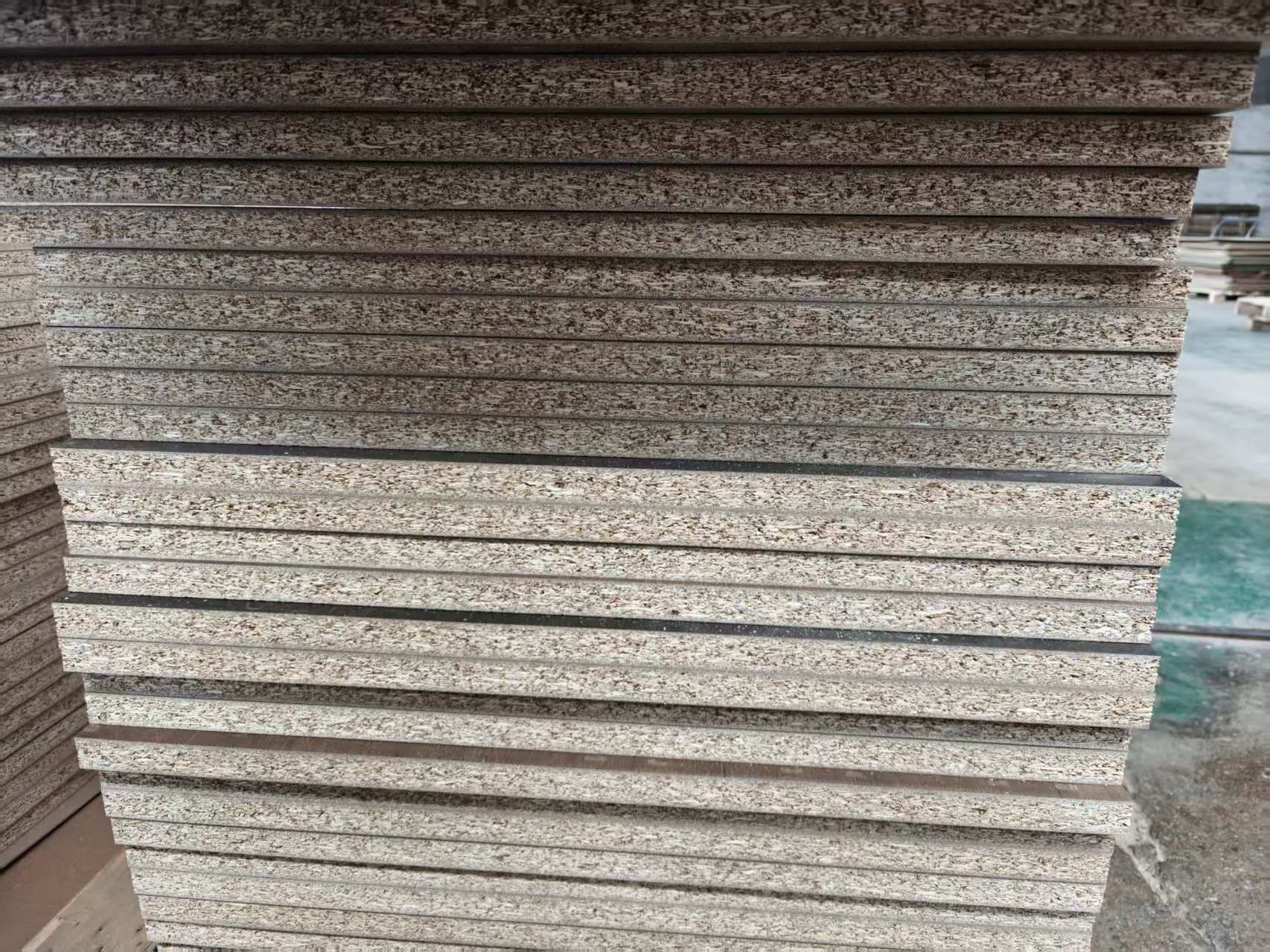 Поставка высококачественных волокнистых пластин средней плотности с покрытием из меламина