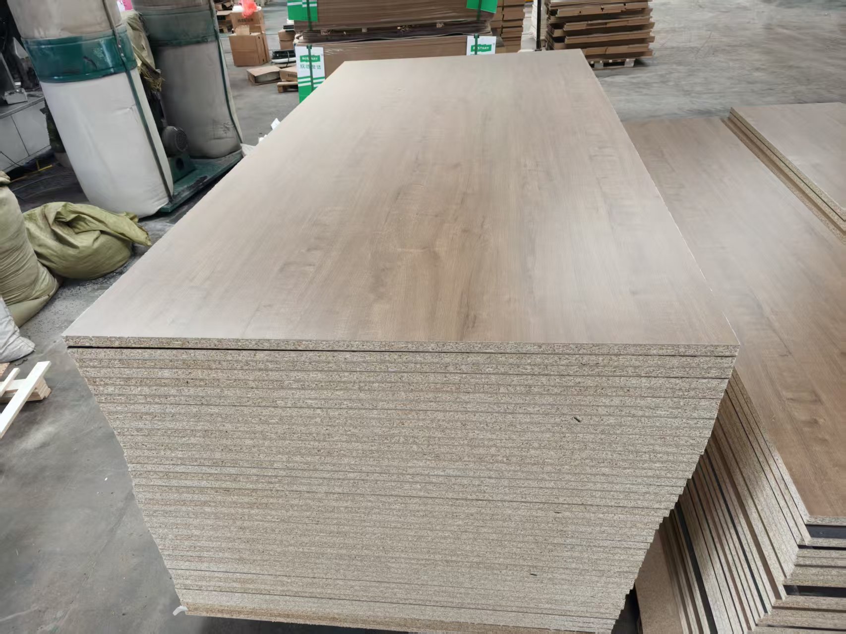 Поставка высококачественных волокнистых пластин средней плотности с покрытием из меламина