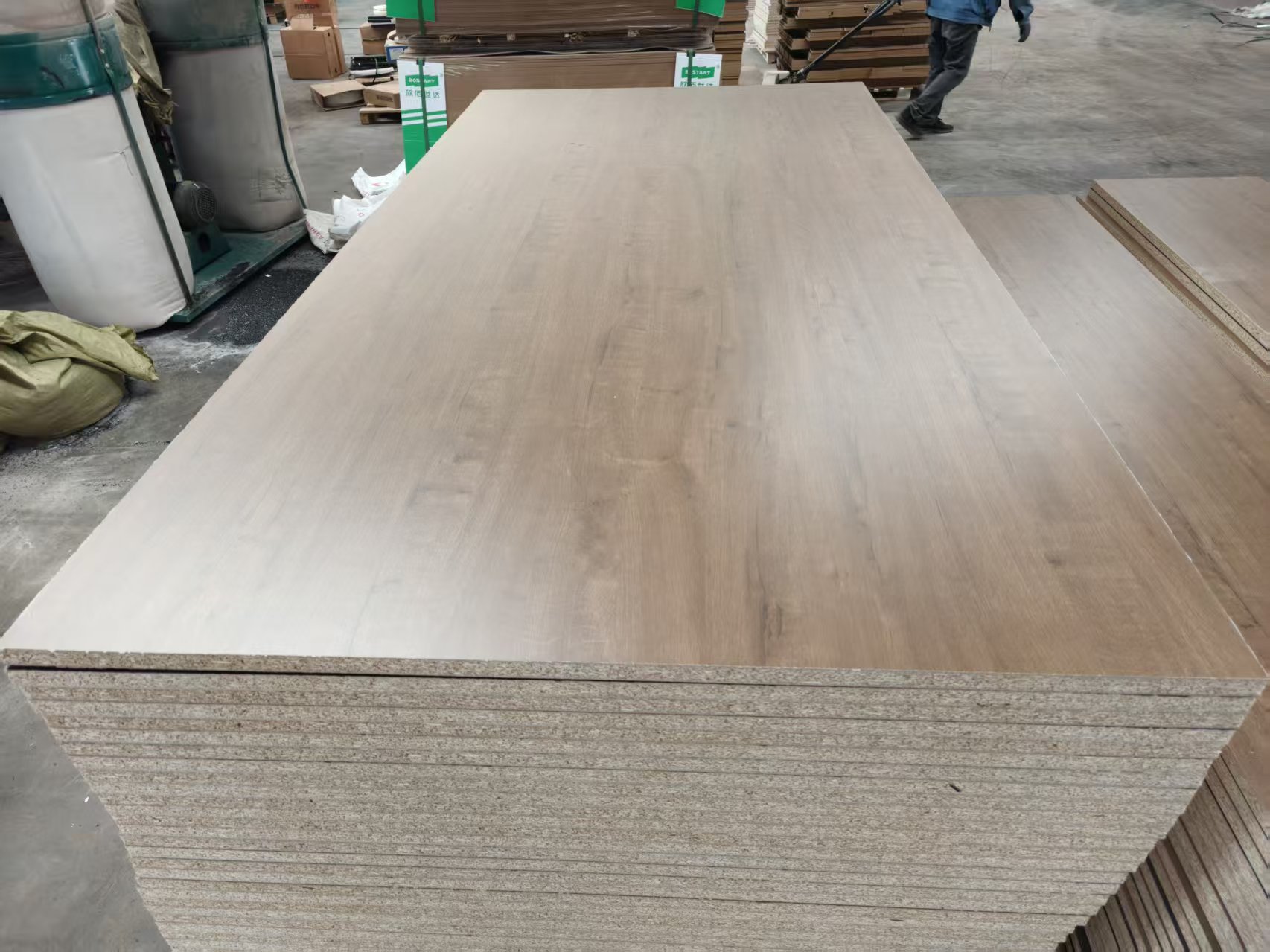 Поставка высококачественных волокнистых пластин средней плотности с покрытием из меламина