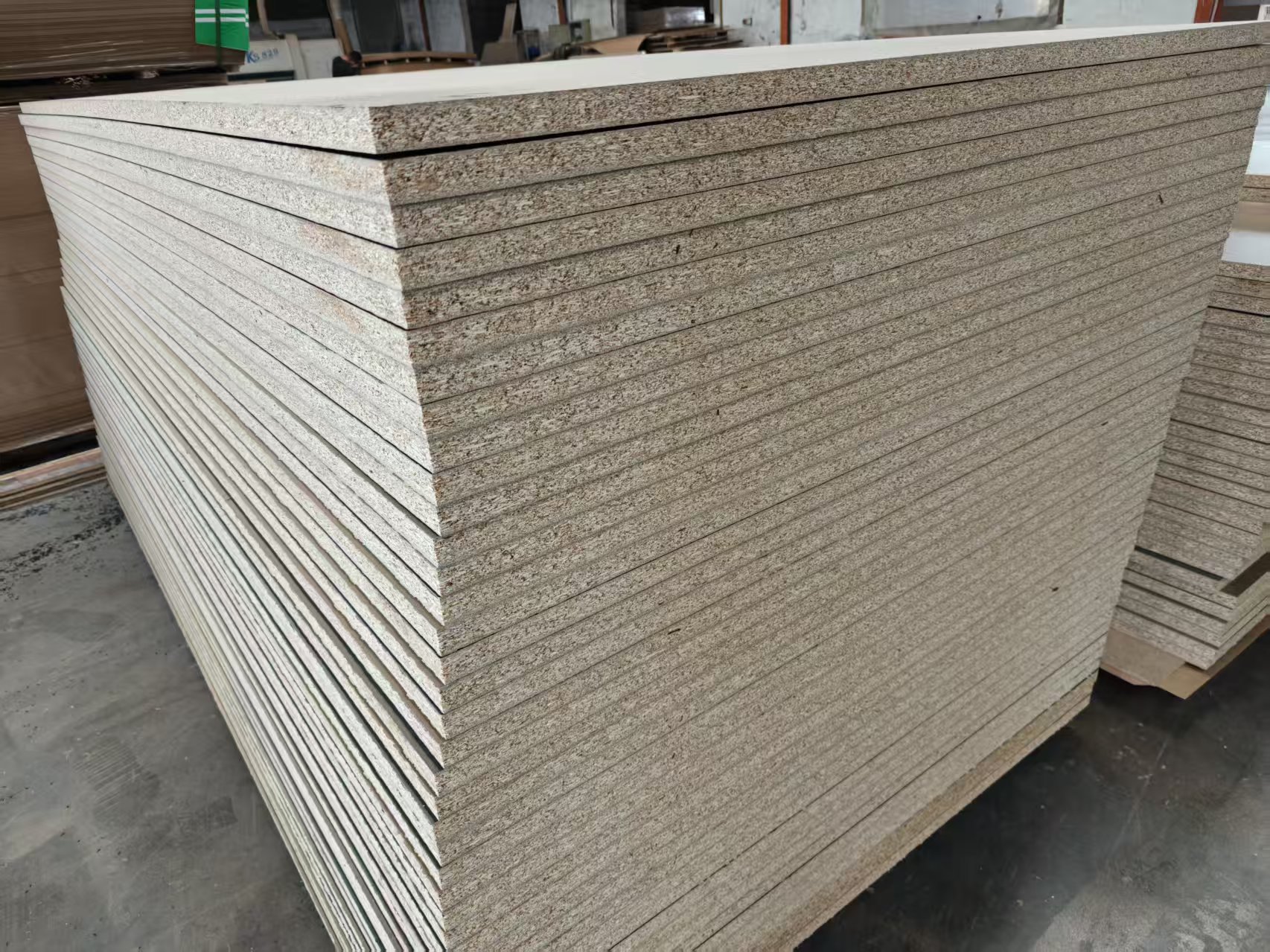 Поставка высококачественных волокнистых пластин средней плотности с покрытием из меламина