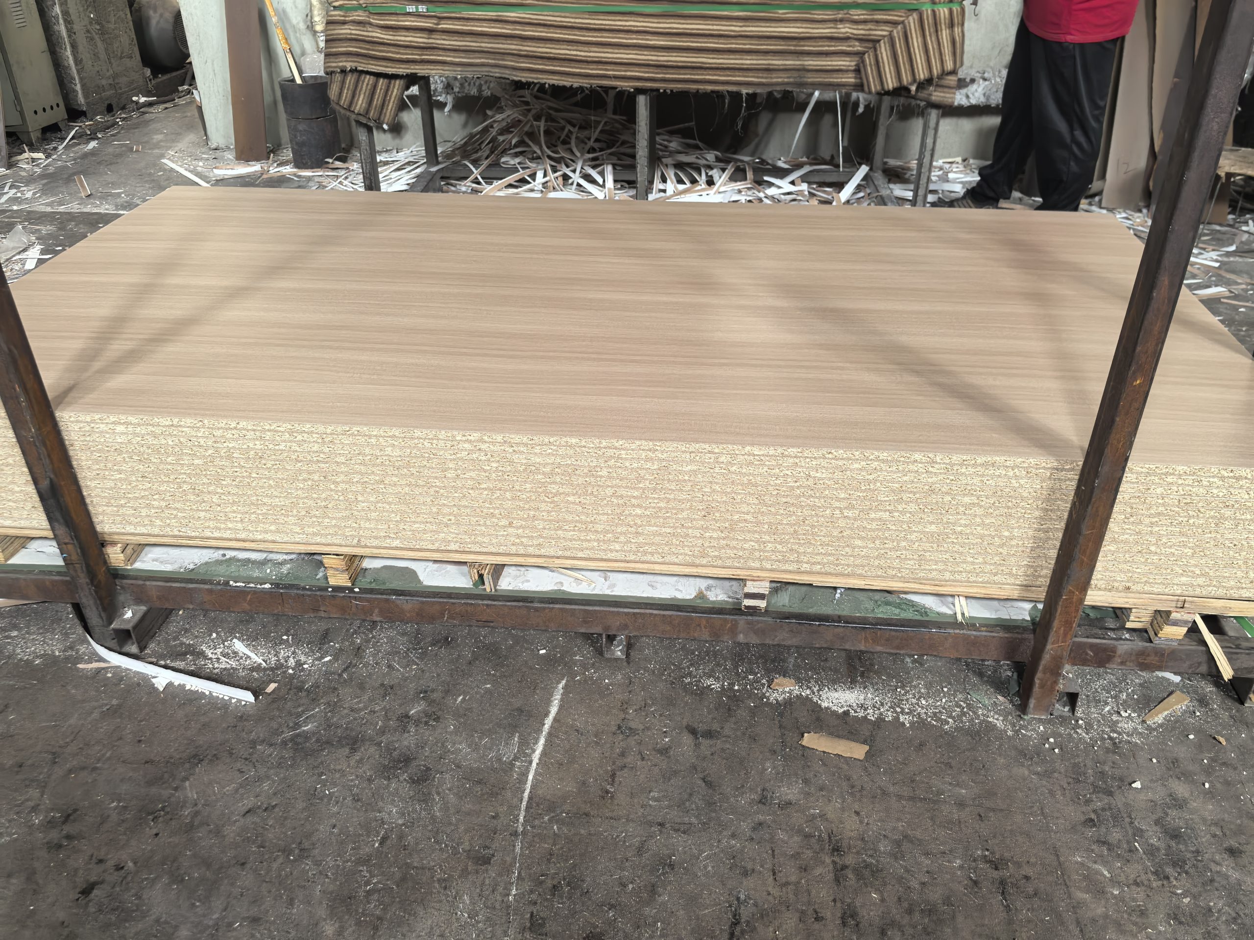 Плита средней плотности с покрытием из меламина является высококачественным листом, широко используемым в производстве мебели