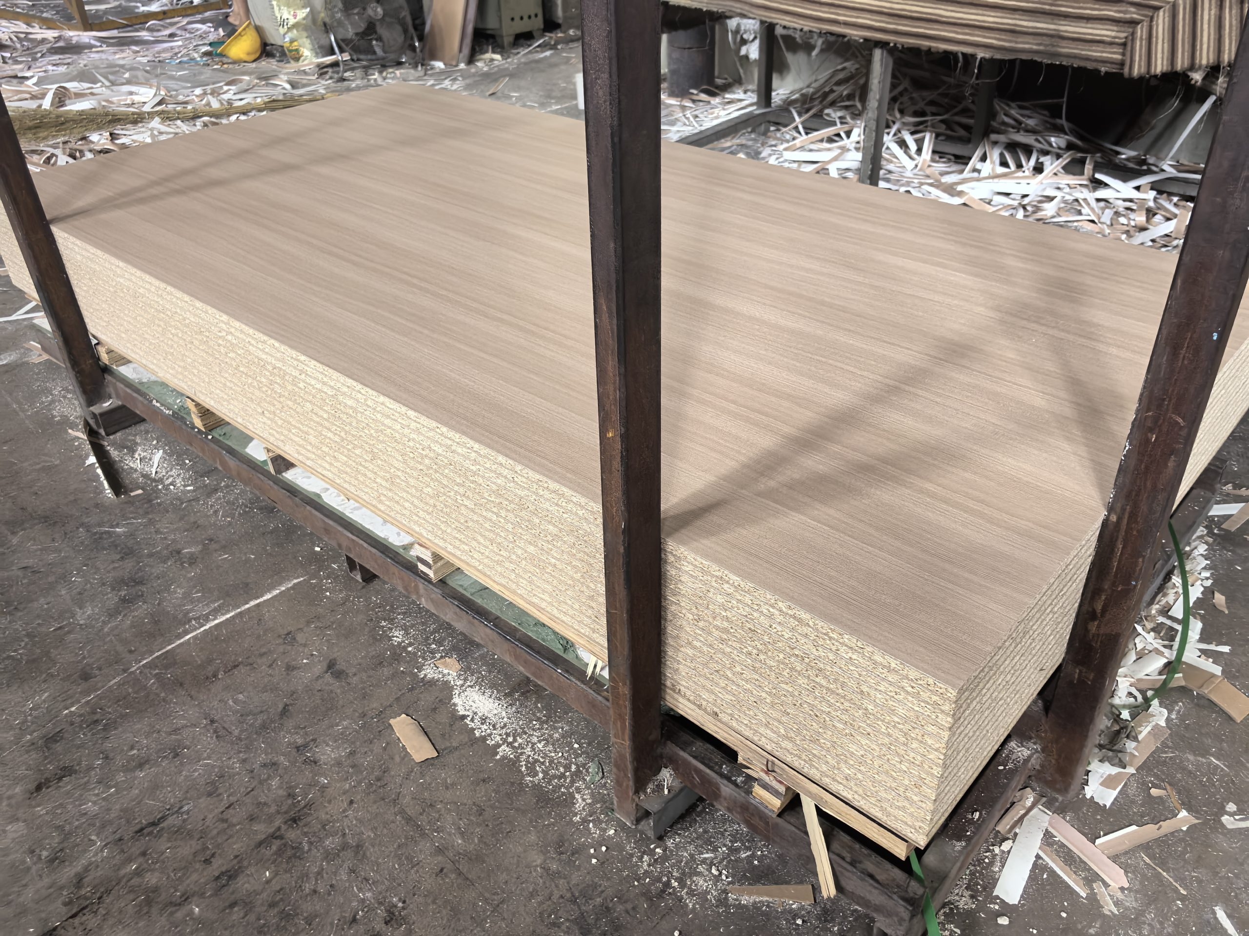 Плита средней плотности с покрытием из меламина является высококачественным листом, широко используемым в производстве мебели