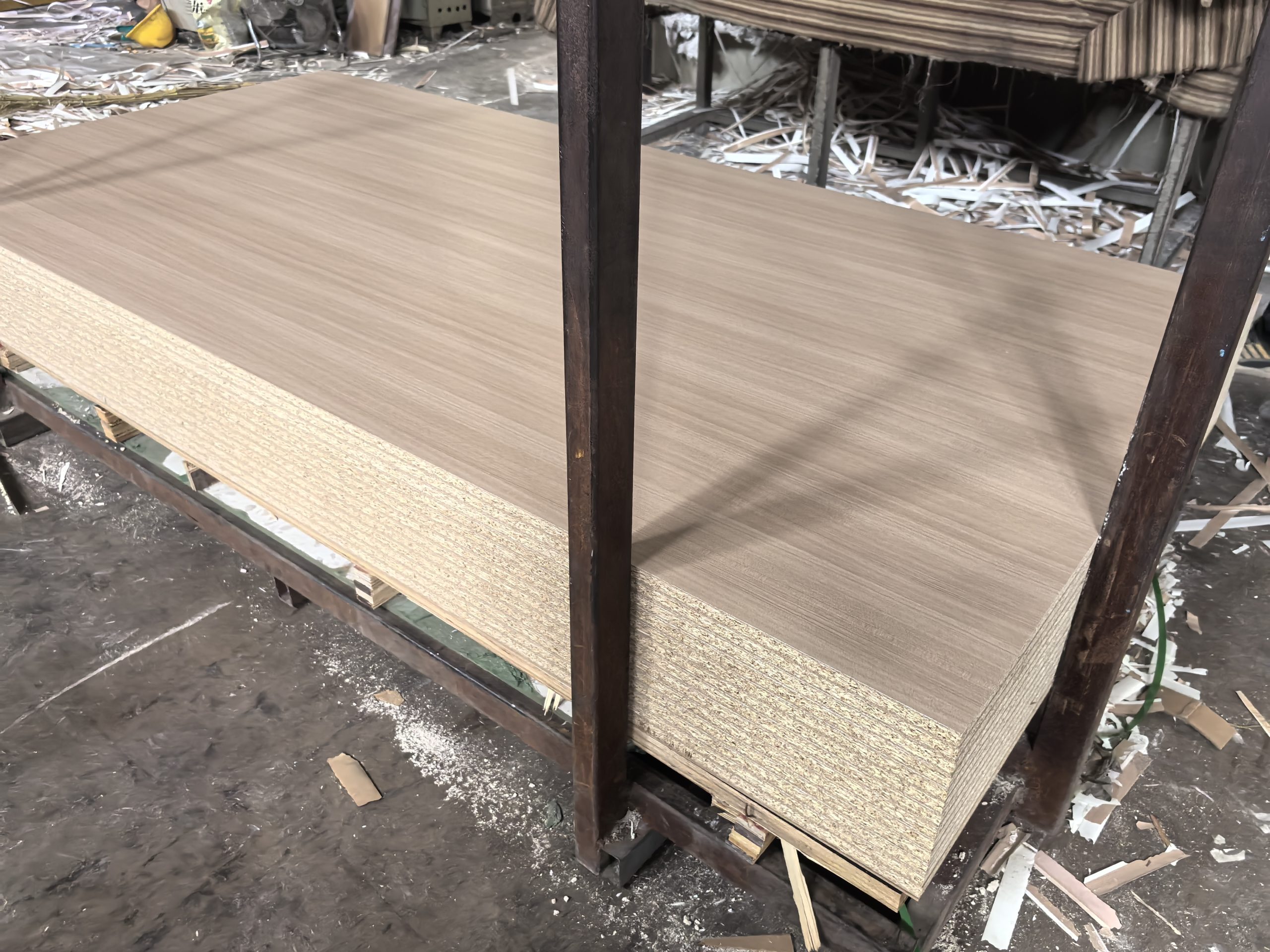 Плита средней плотности с покрытием из меламина является высококачественным листом, широко используемым в производстве мебели