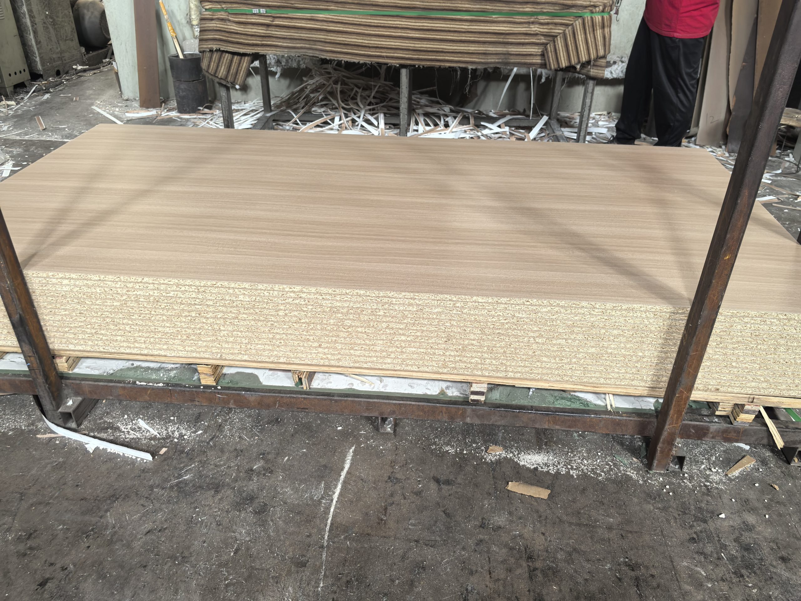 Плита средней плотности с покрытием из меламина является высококачественным листом, широко используемым в производстве мебели