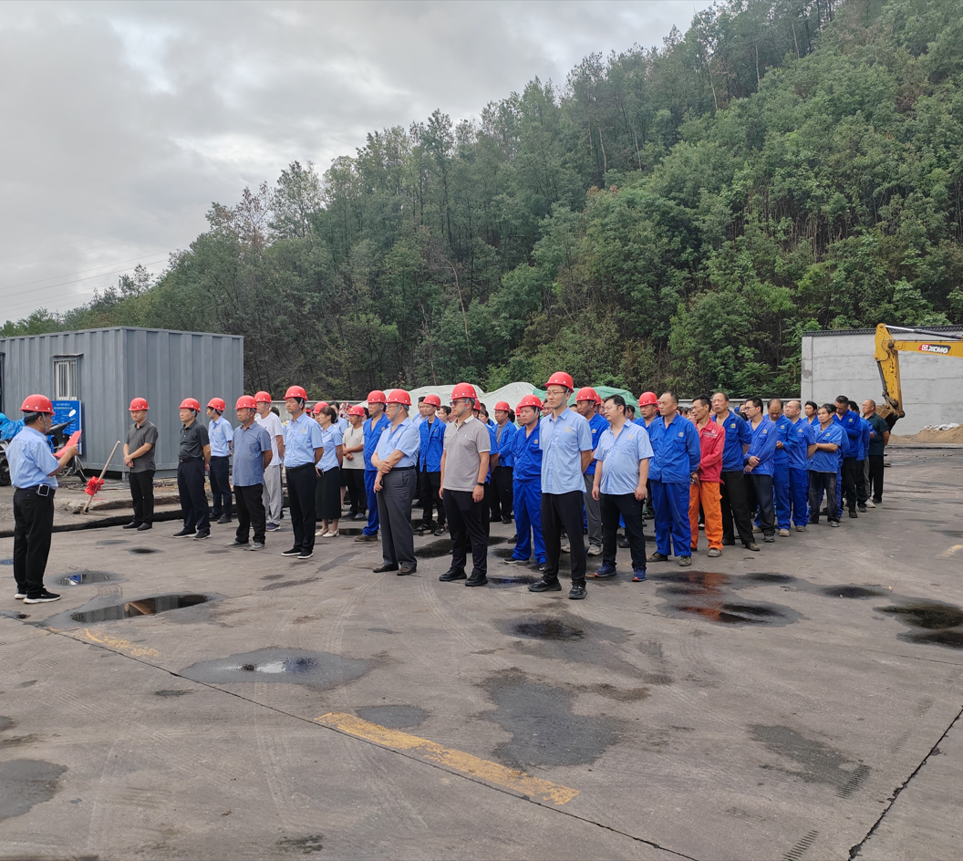 Тяньхэ Грязь Проект расширения склада сырья компании Shangnan Tianhe Mud Co., Ltd. официально начался.