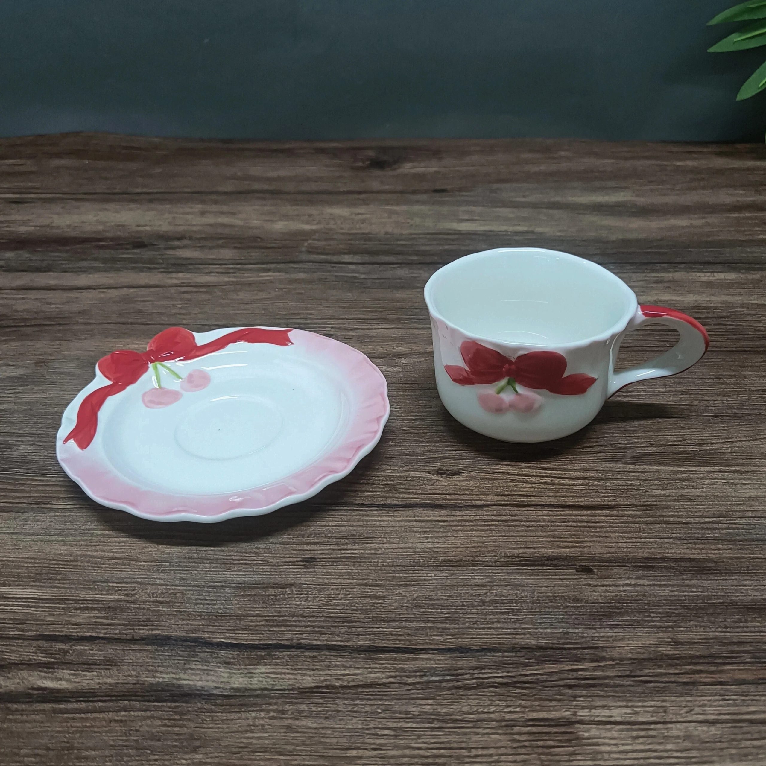 Оптовая продажа керамической посуды серии French Cherry Bow с 3D-рельефом.