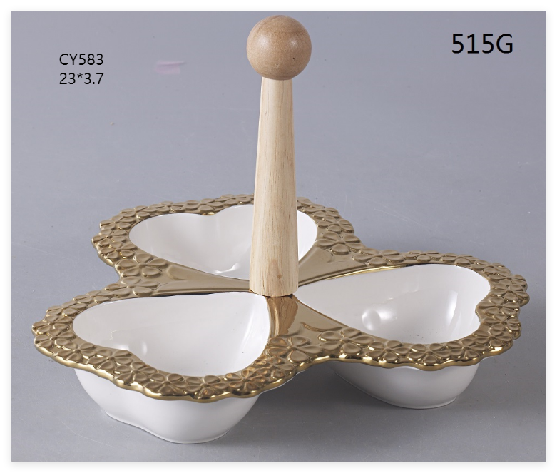 Высококачественная простая белая тарелка с разделителями, украшенная сухофруктами