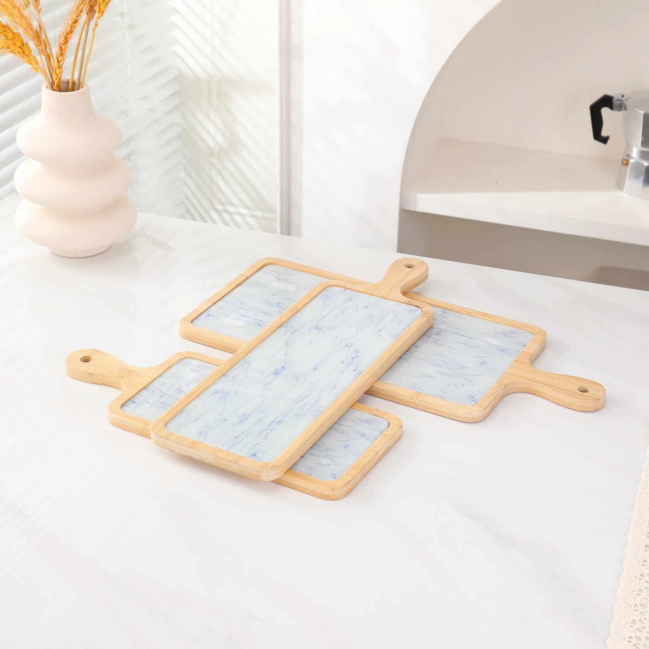 Оптовая продажа высококачественных керамических подносов с бамбуковой окантовкой, подносов для послеобеденного чая и теплоизолирующих ковриков.