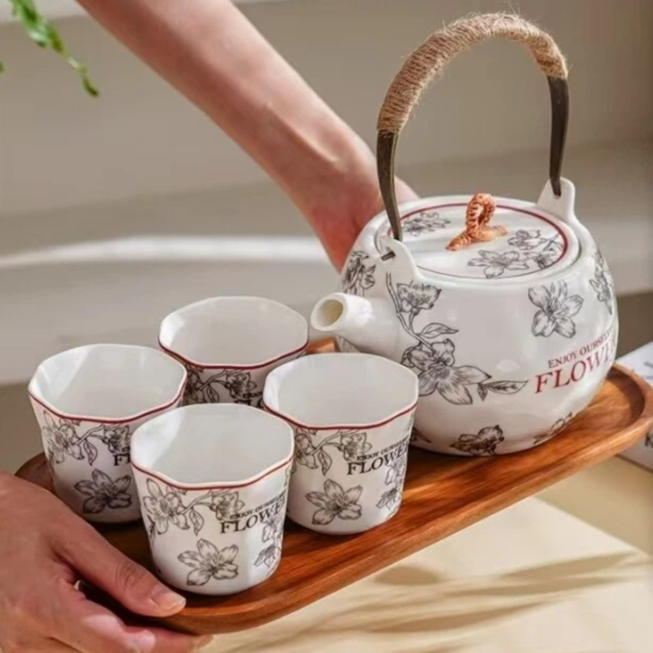 Высококачественный набор винтажной посуды с красным принтом