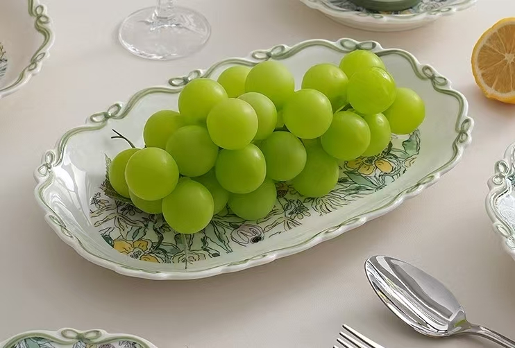 Семейный набор столовых приборов в стиле ретро-кантри, узор из свежих зеленых цветов