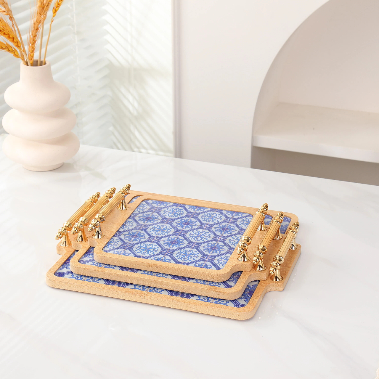 Поднос с ручками, декоративный поднос в китайском фарфоровом стиле с сине-белыми пионами, подходит для кухни, обеденного стола, туалетного столика, офиса и дома.