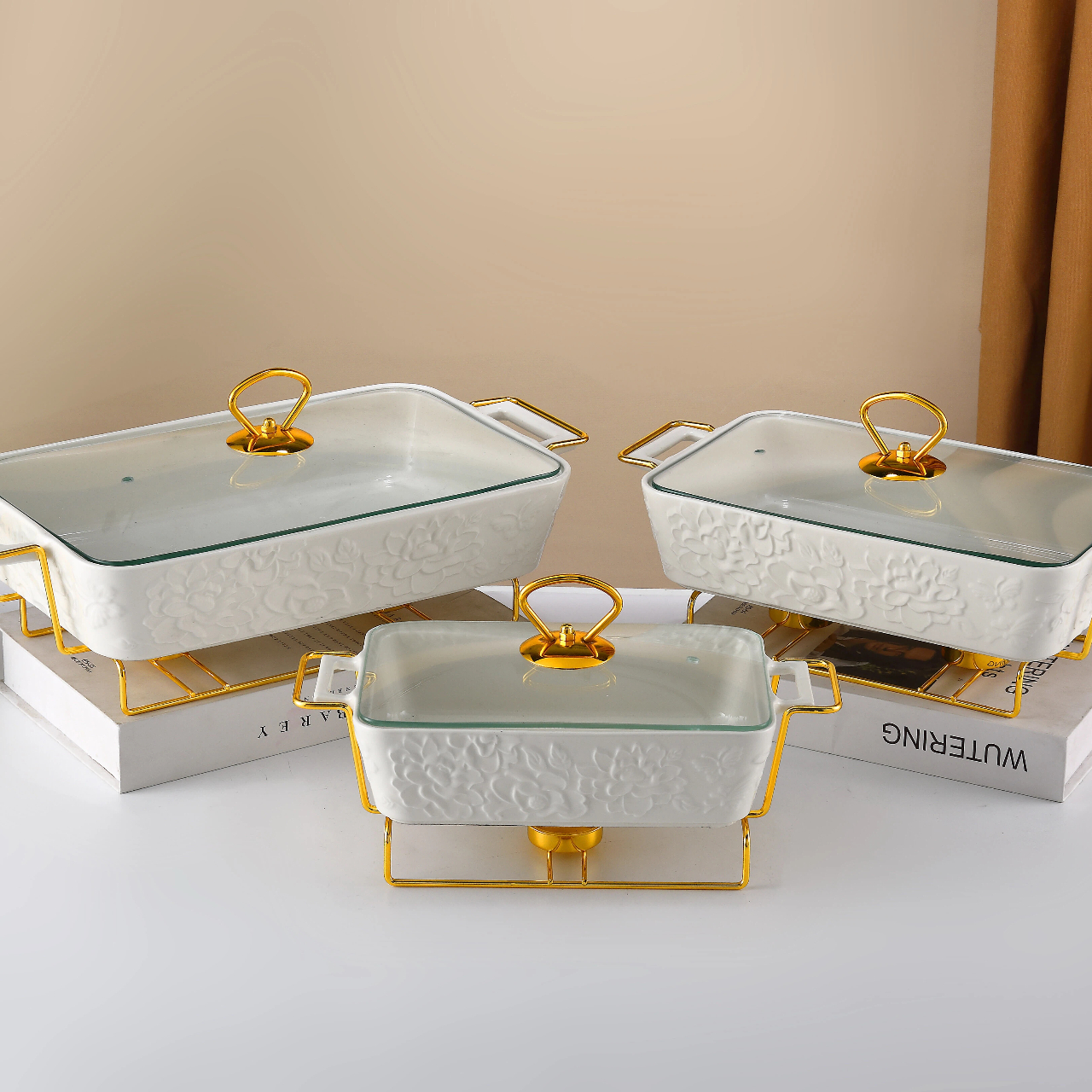 Новая минималистичная форма для выпечки в чисто белом цвете с рельефным рисунком, подходящая для всей семьи.