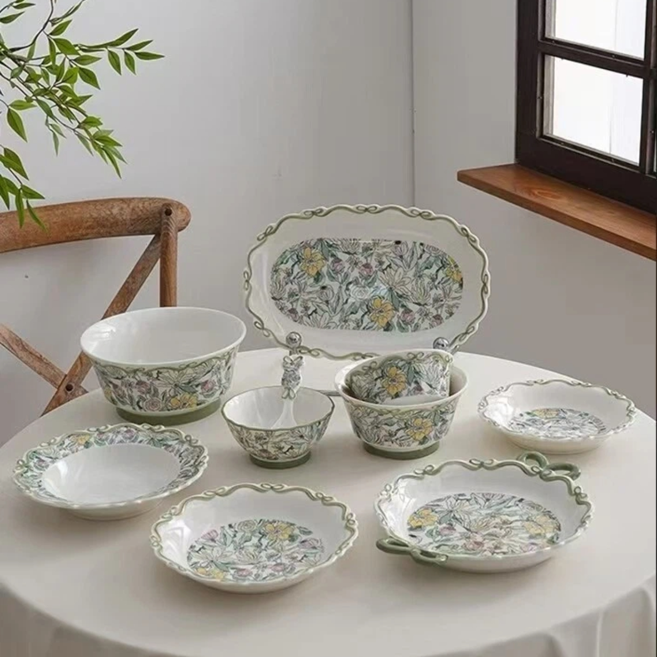 Семейный набор столовых приборов в стиле ретро-кантри, узор из свежих зеленых цветов