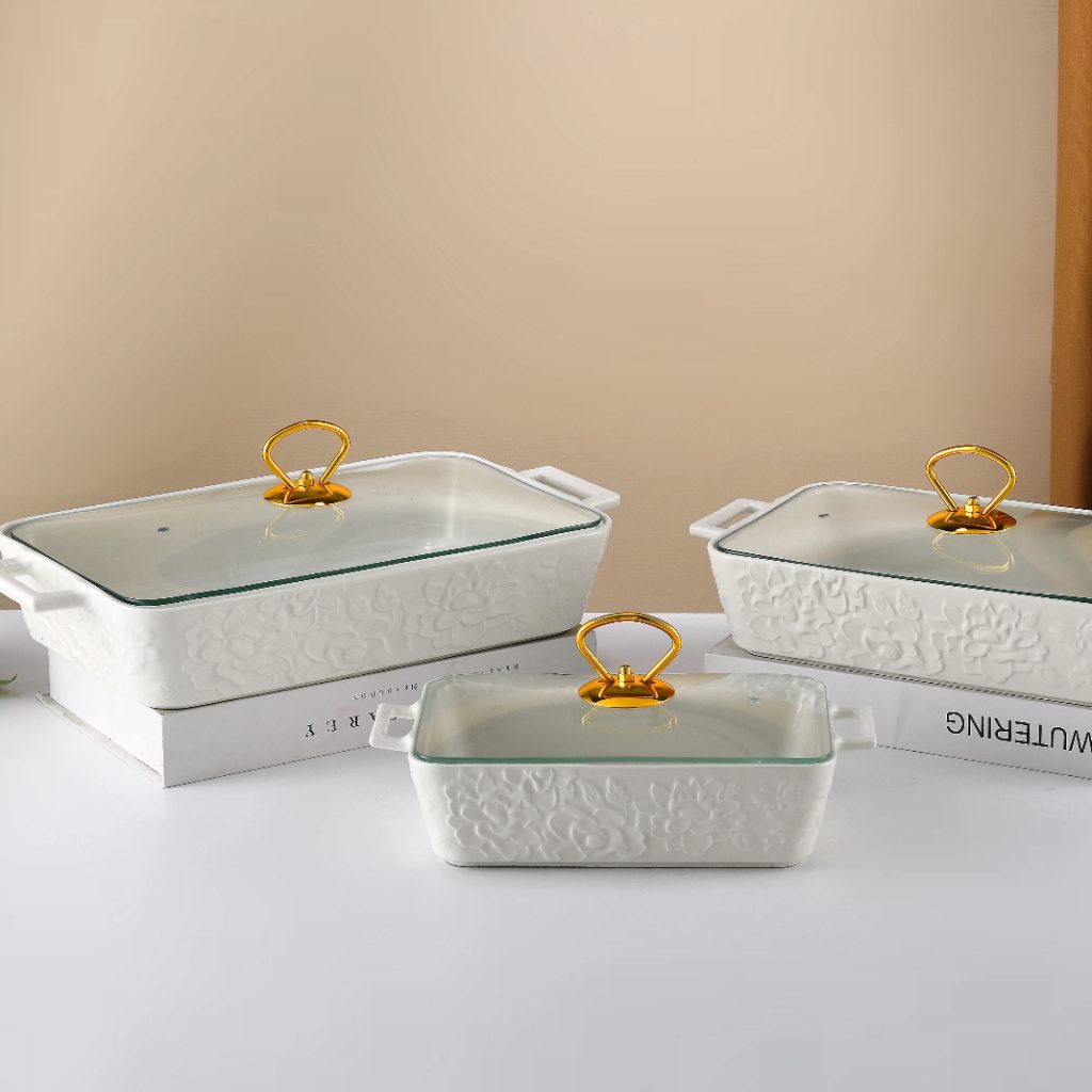 Новая минималистичная форма для выпечки в чисто...