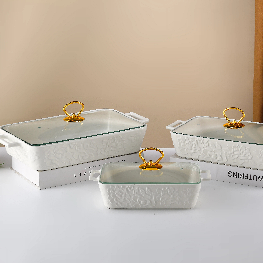 Новая минималистичная форма для выпечки в чисто белом цвете с рельефным рисунком, подходящая для всей семьи.