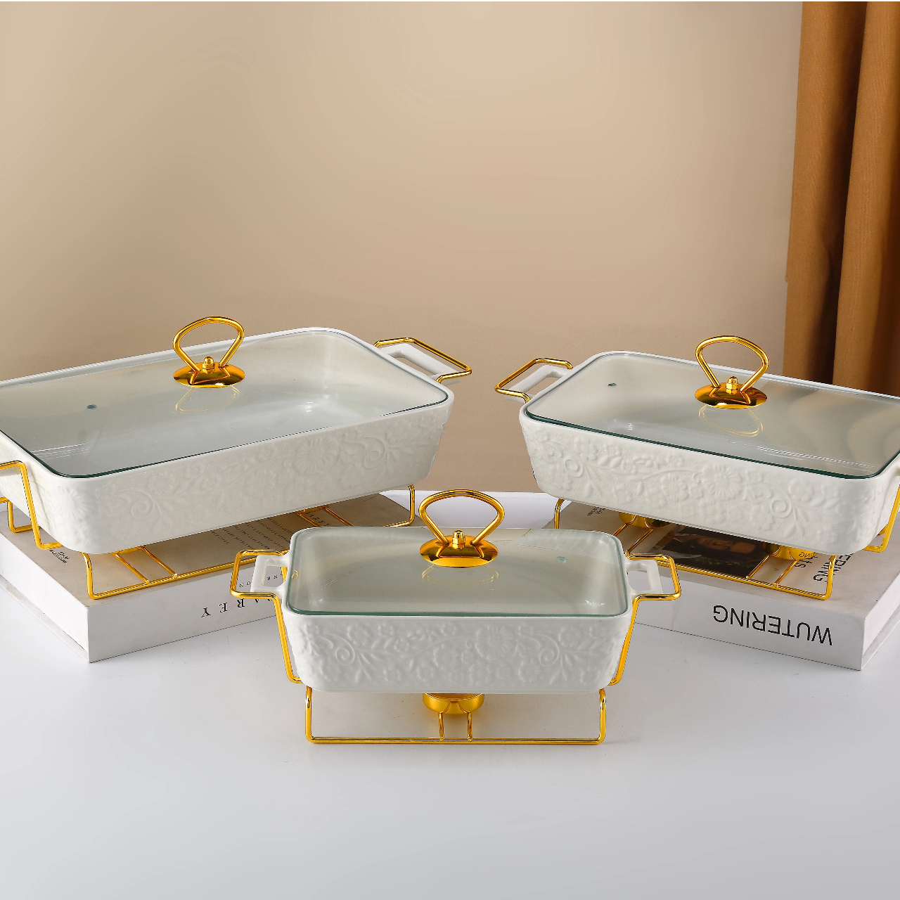 Новая минималистичная форма для выпечки в чисто белом цвете с рельефным рисунком, подходящая для всей семьи.