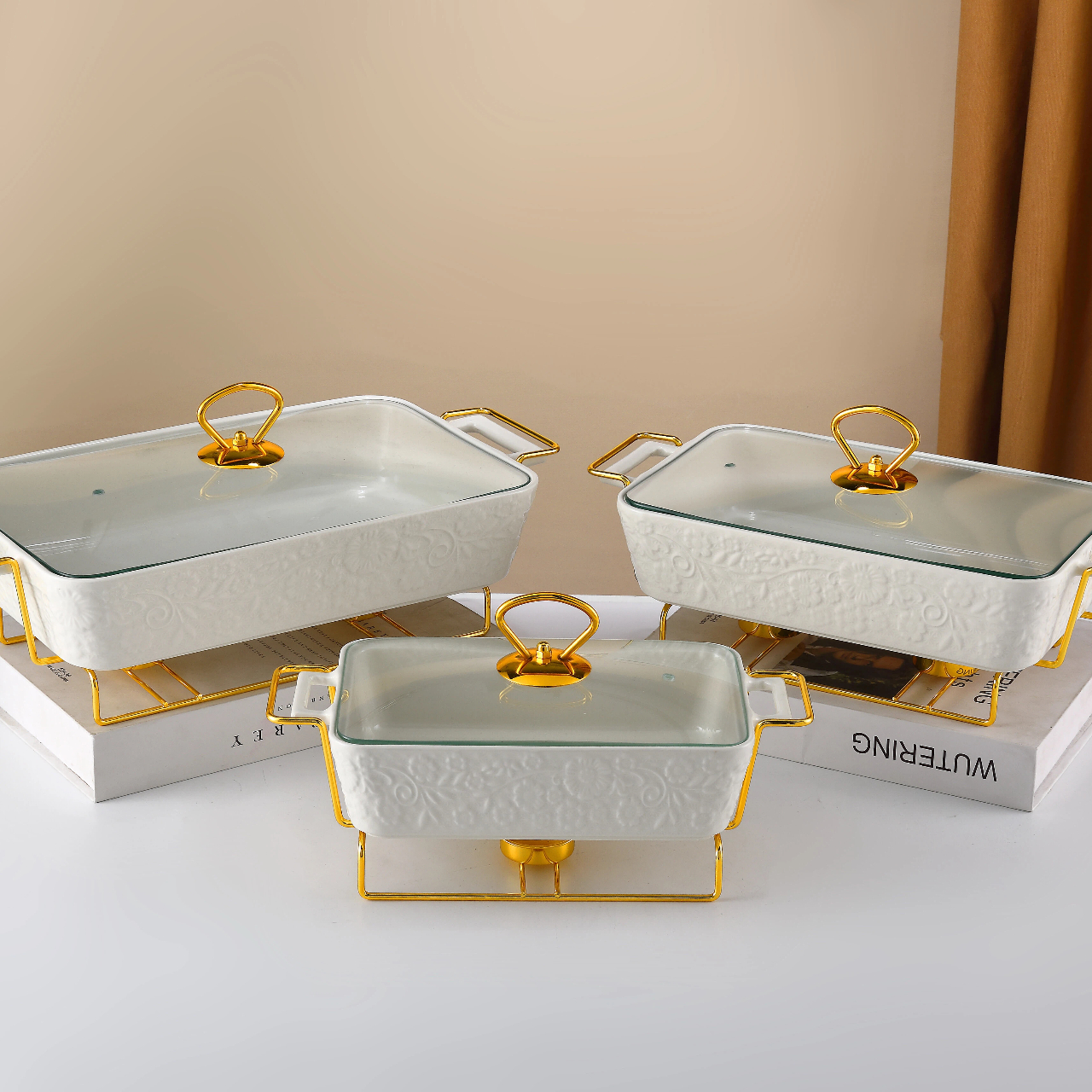 Новая минималистичная форма для выпечки в чисто белом цвете с рельефным рисунком, подходящая для всей семьи.