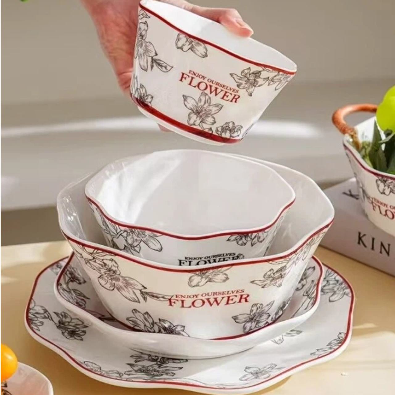 Высококачественный набор винтажной посуды с красным принтом