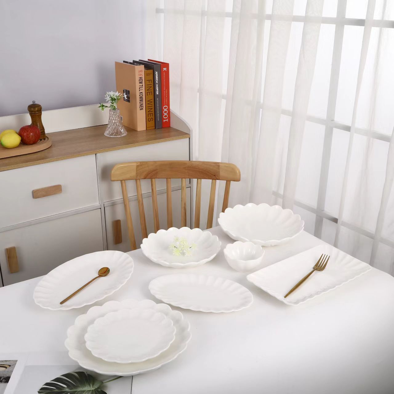 Набор тарелок и мисок из высококачественной белой керамики