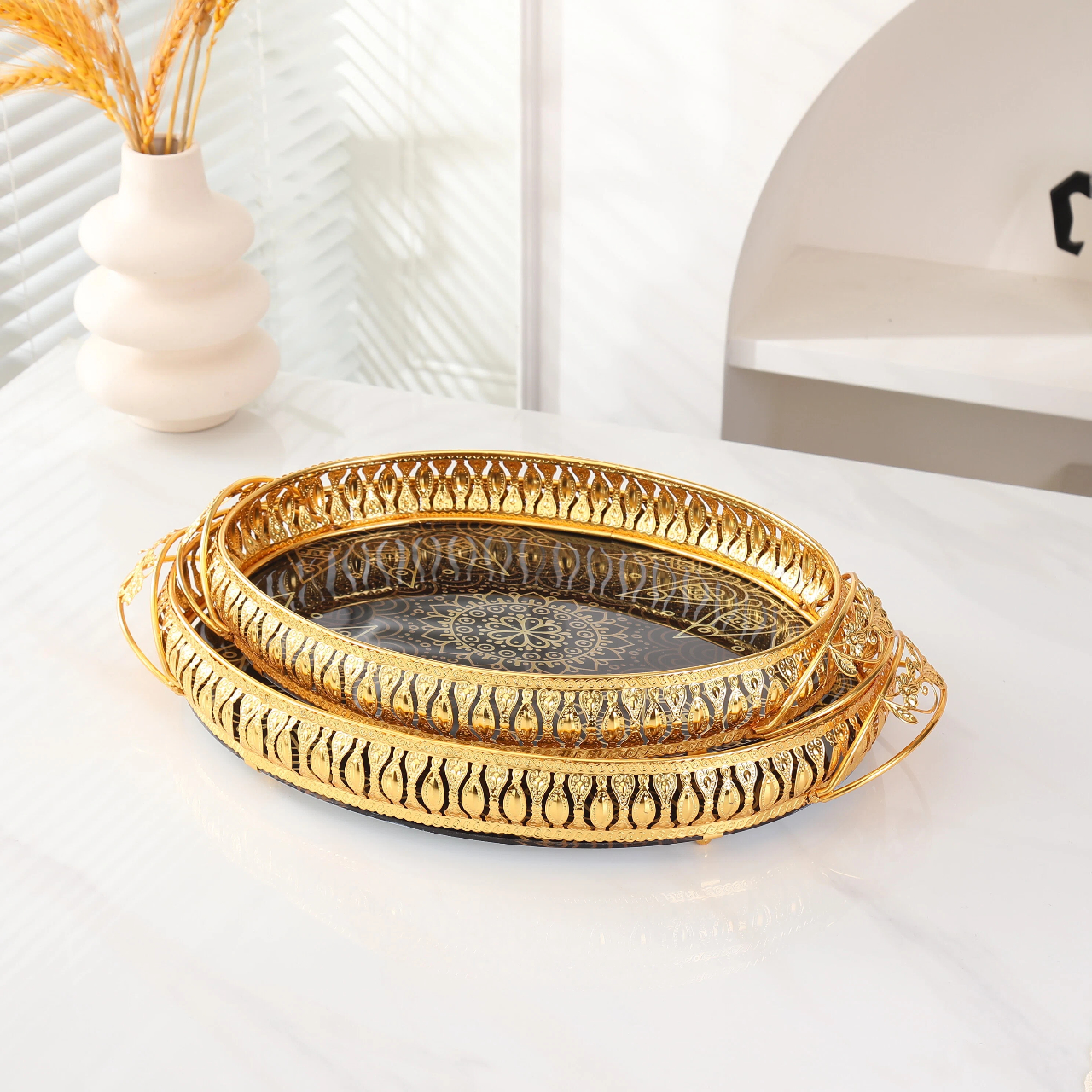 Вместительный зеркальный поднос из кованого железа в стиле ретро