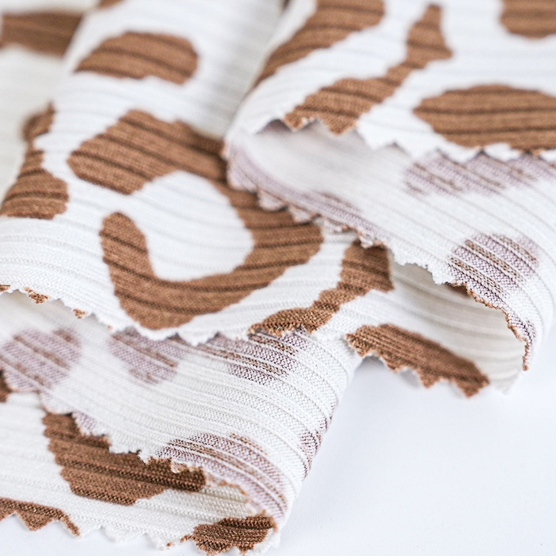 JY8054Т рикотажная ткань в рубчик из полиэстера и спандекса в форме сердца с мелким цветочным принтом, ткань для детского боди