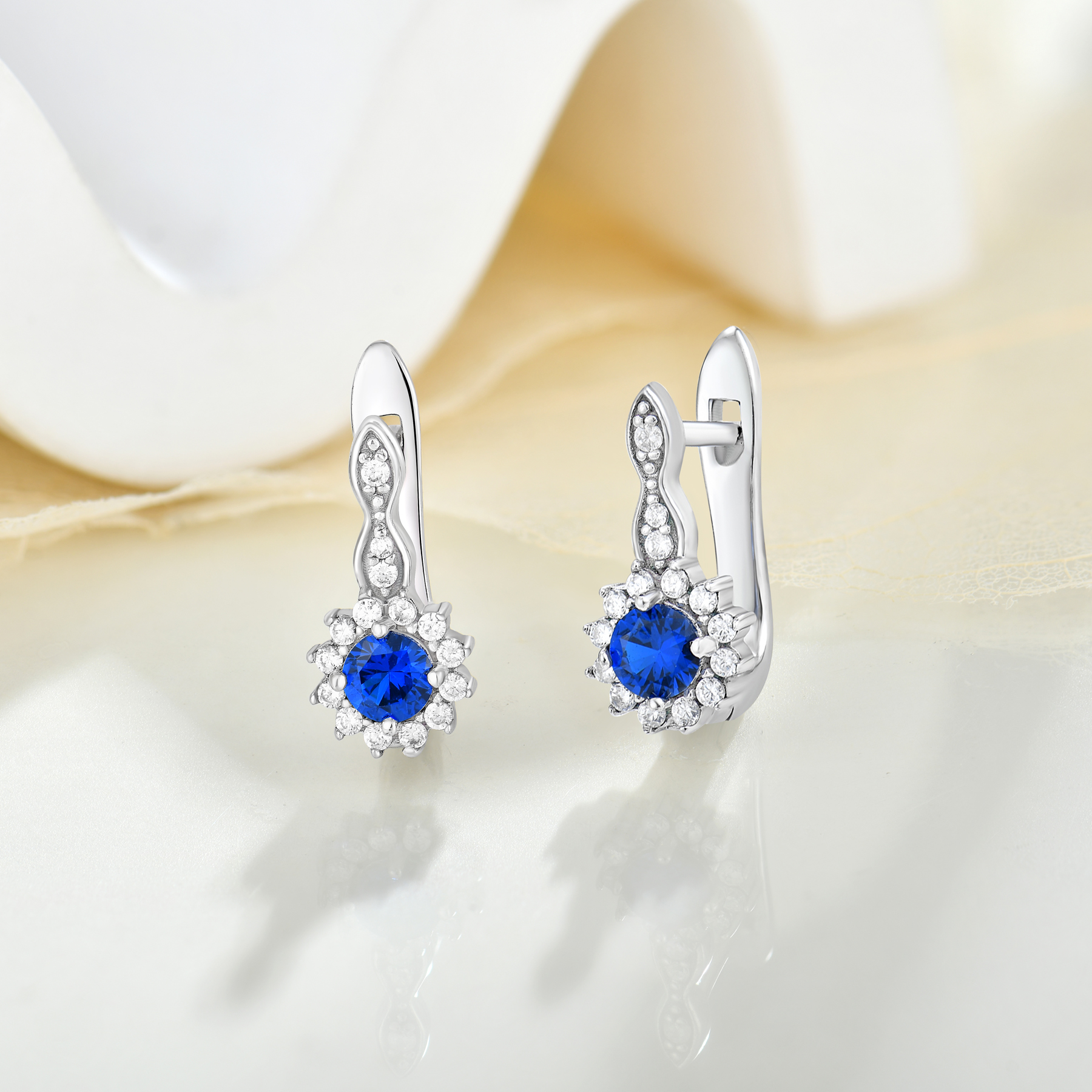 Обычай женщины синий шпинель родия плакированный 925 стерлинга серебристый белый CZ роскошные цветы Huggies обручальные серьги