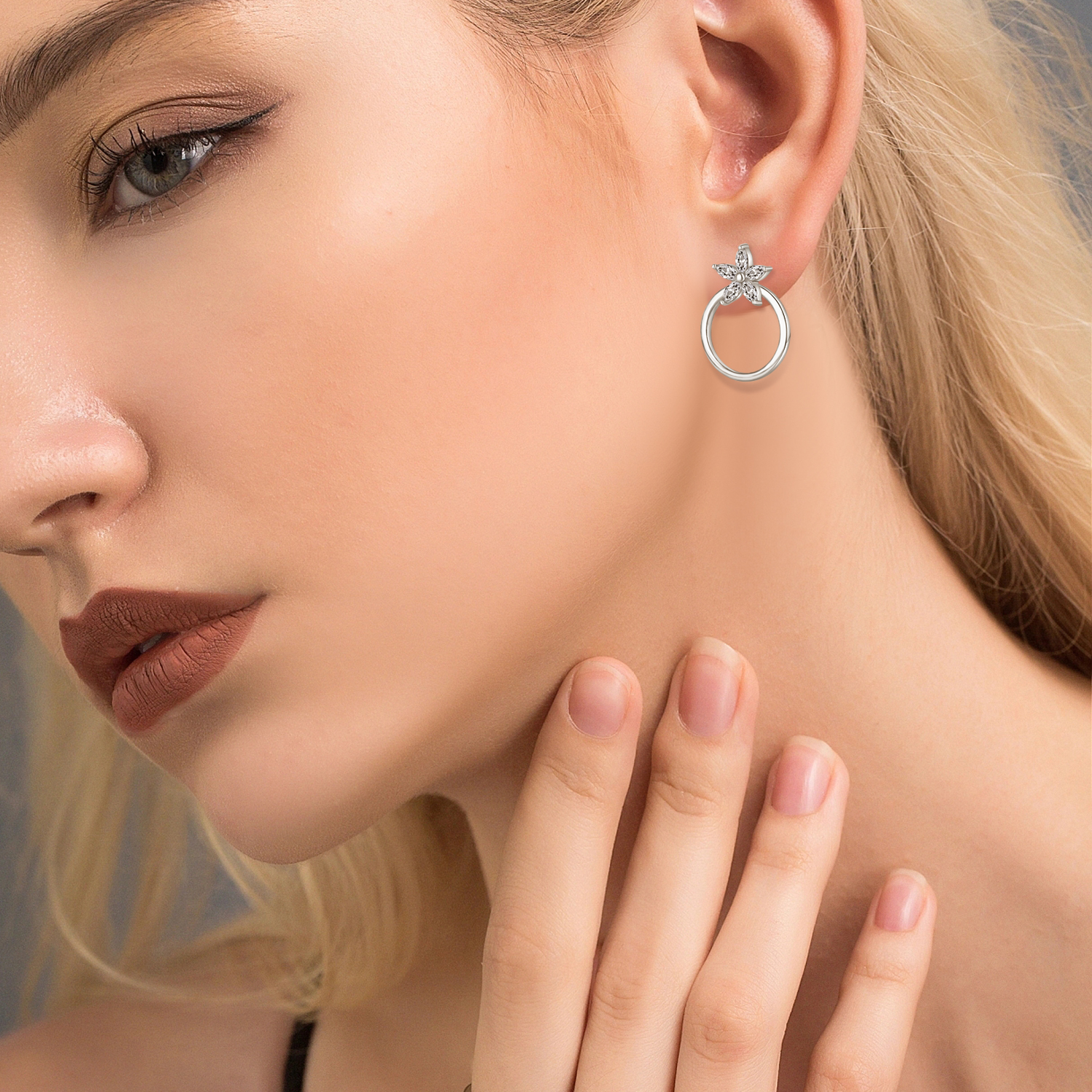 Изготовленный на заказ женский дизайнер 925 серебряных украшений, форма цветов и серьги с родием