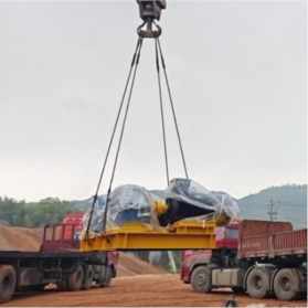 Роликовая мельница с изогнутыми валками успешно отгружена в Янсинь, провинция Хубэй; компания Hengji Intelligent завершила монтаж на объекте.