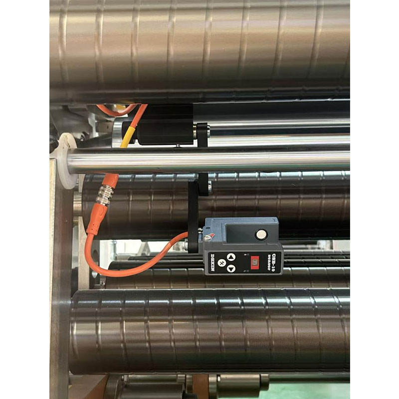 Интеллектуальный контроль качества клея + автоматическая коррекция отклонений Новое поколение ламинаторов Bedemark, работающих без растворителей, обеспечивает высокоточное ламинирование.