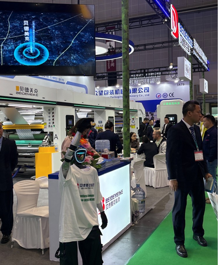 Бессольвентная ламинационная машина423 (2)