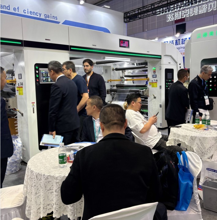 Бессольвентная ламинационная машина423 (4)