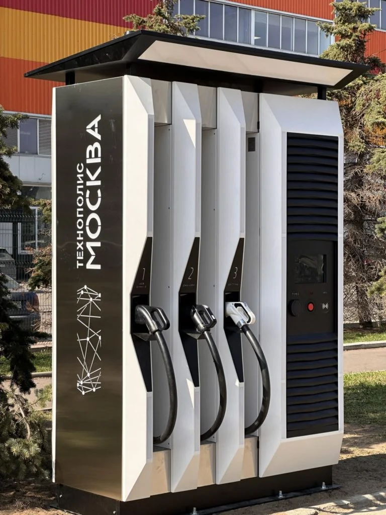 Зарядная станция для электропогрузчика: как выбрать в 2026 году