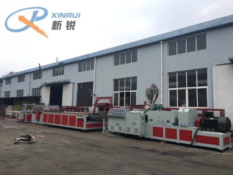Китай Экструзионная линия для производства пенопласта PVC WPC завод Производитель - Qingdao Xinrui Plastic Machinery Co.,Ltd. - станки листов из- Линия террасная доска ДПК