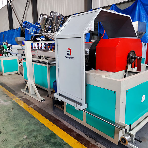 Китай Линия по производству армированных шлангов из ПВХ Производитель - Qingdao Xinrui Plastic Machinery Co.,Ltd. - станки листов из- Линия террасная доска ДПК