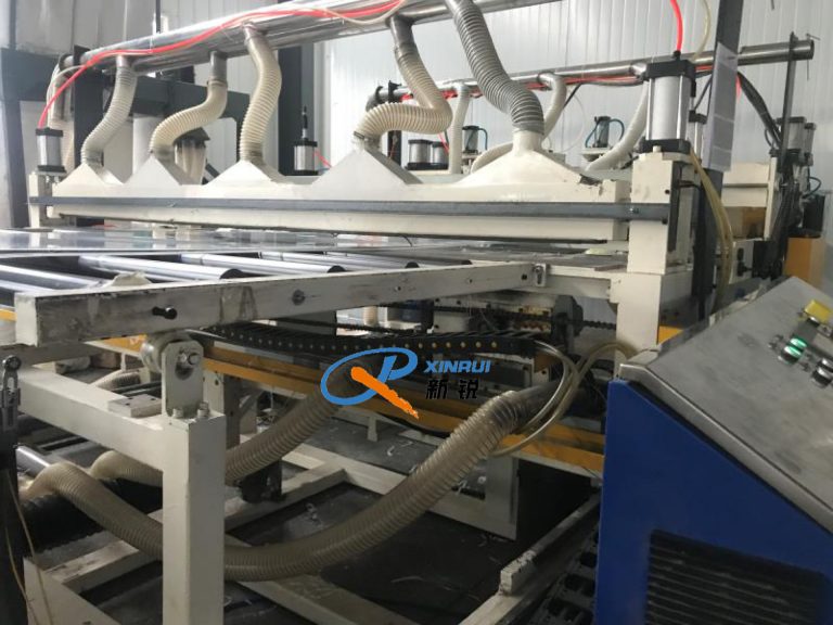 Китай Оборудование для изготовления листов из PC PMMA GPPS ABS Производитель - Qingdao Xinrui Plastic Machinery Co.,Ltd. - станки листов из- Линия террасная доска ДПК