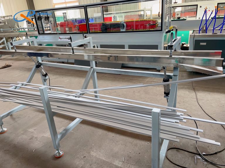 Китай Оборудование для производства профилей ПВХ Производитель - Qingdao Xinrui Plastic Machinery Co.,Ltd. - станки листов из- Линия террасная доска ДПК